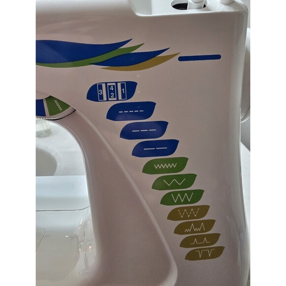 New Home Janome Household Sewing Machine in White Model HF106 Working - Picture 7 of 8